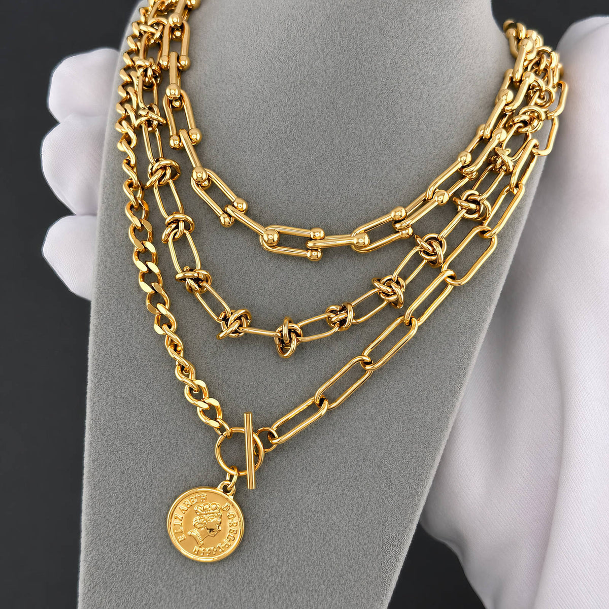 Golden Knot Chain