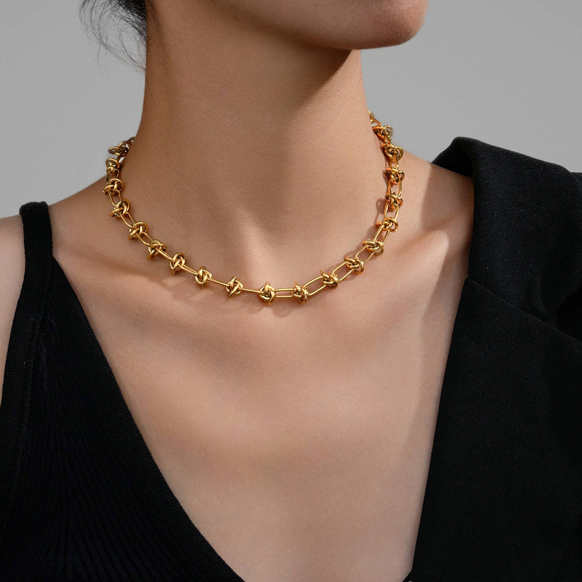 Golden Knot Chain